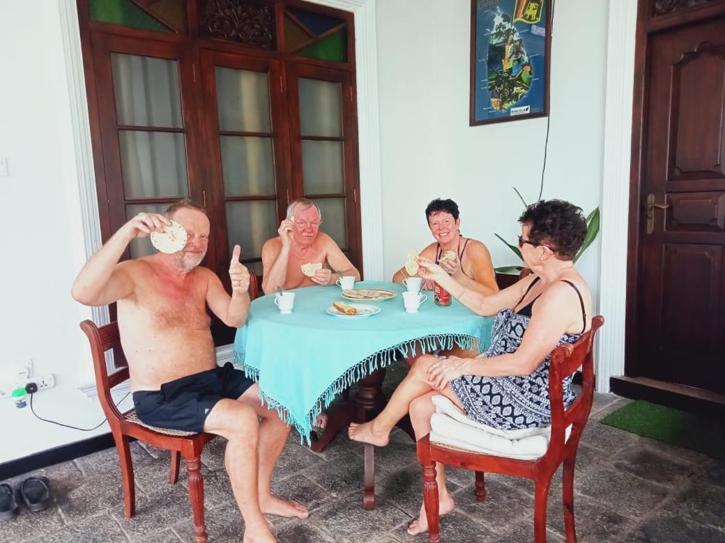 Mama Villa Hikkaduwa Exteriör bild