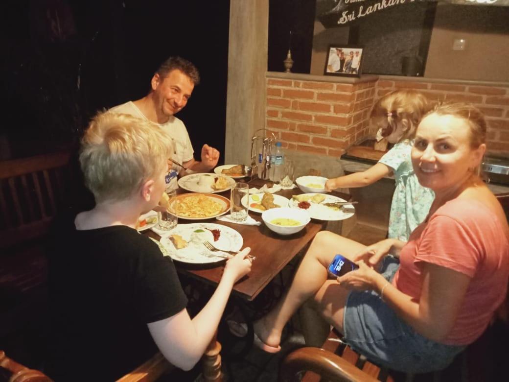 Mama Villa Hikkaduwa Exteriör bild